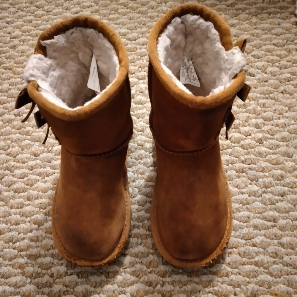 🙂5 for $20 Koolaburra girl boots